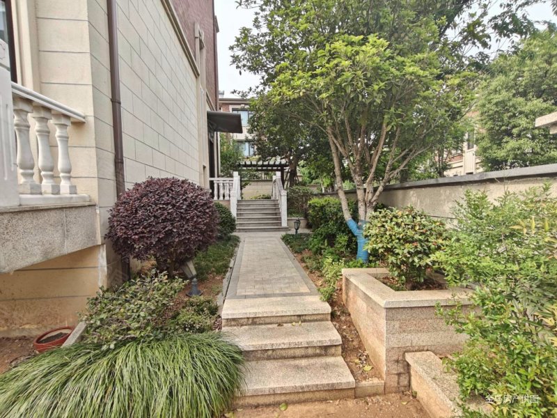 云栖山庄 精装联排别墅 边户大院子毗邻园博园环境好