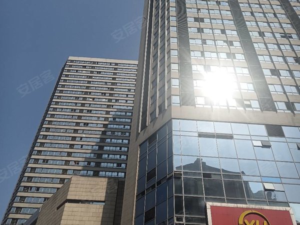 重庆九龙坡杨家坪龙湖西城天街龙湖西城天街杨家坪步行街楼下就是轻轨