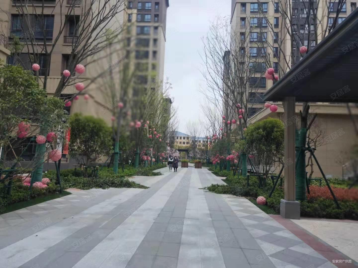 急售 保利玲珑公馆精装三房 电梯好楼层 配套成熟 随时看房