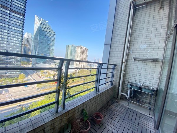 广州海珠琶洲世港国际公寓磨碟沙电商圈世港花园70平三房办公北向望