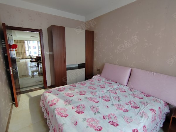 小区精装三居紧邻实验小学华北机电城隍御林家园随时看房齐全,壶关