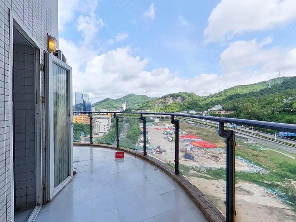 深圳福田上梅林半山御景半山新上大两房,装修状态很好,业主很好说话