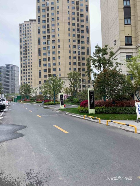 世茂九溪墅 复式 含车位 252万