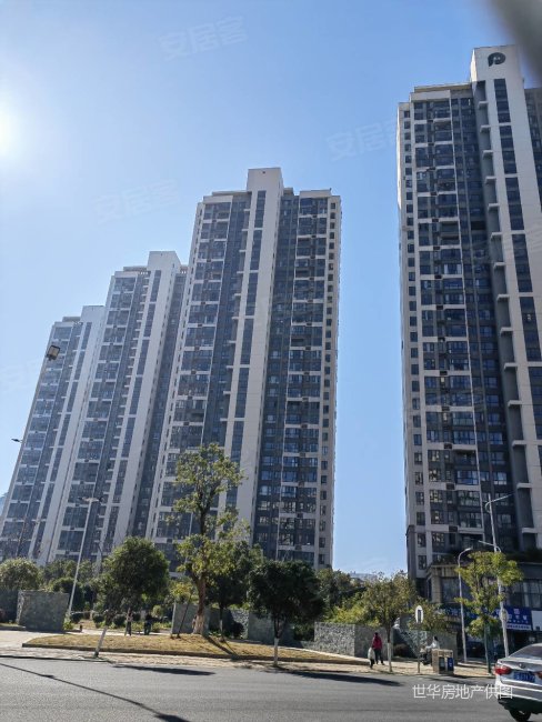 中航云府(二期)4室2厅2卫115㎡南北186万