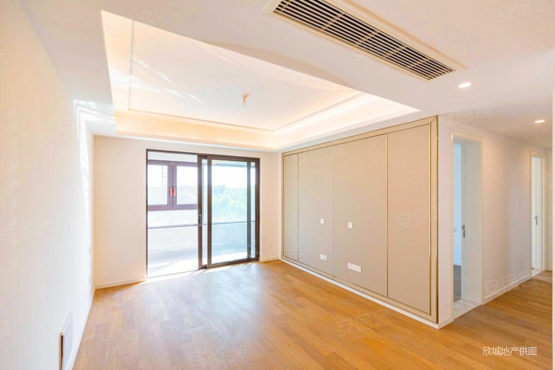 鱼嘴金茂悦中间楼层了解近期成交价格房龄新