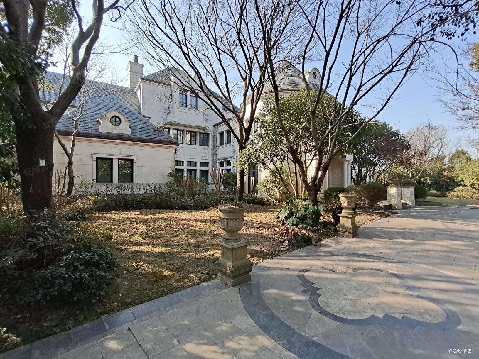 淀山湖壹号临湖豪装独栋别墅花园8亩带室内电梯室内外泳池