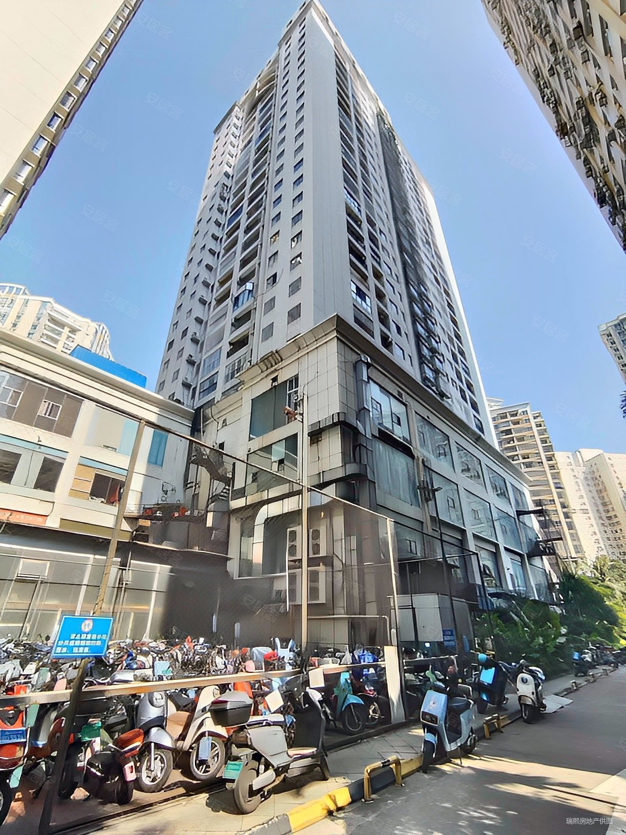 海口市龙华区世贸富丽花园蔚兰天成金山广场精装三房两厅两卫