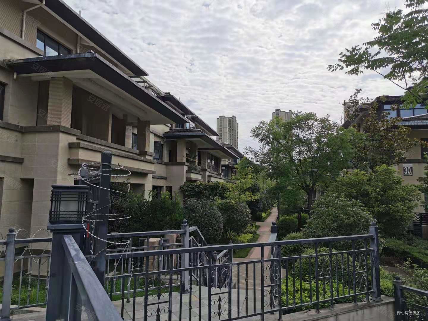 6室3厅343平南北通透大华曲江公园世家三期别墅