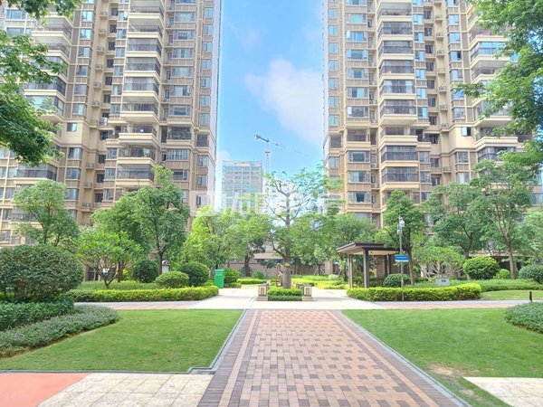 南宁江南10 1商业大道龙光玖珑府配齐 家电齐全 拎包入住 价格可谈