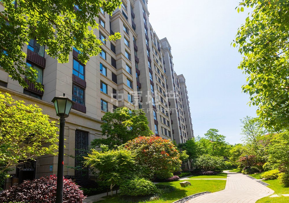 主卧朝南,电梯房,小区中心位置,采光充足,精装修,建发公园首府二手房