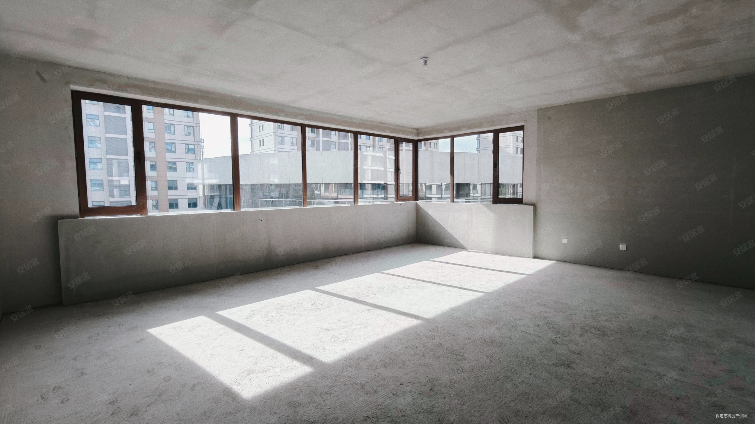 云玺首府4室2厅4卫239㎡南北257万