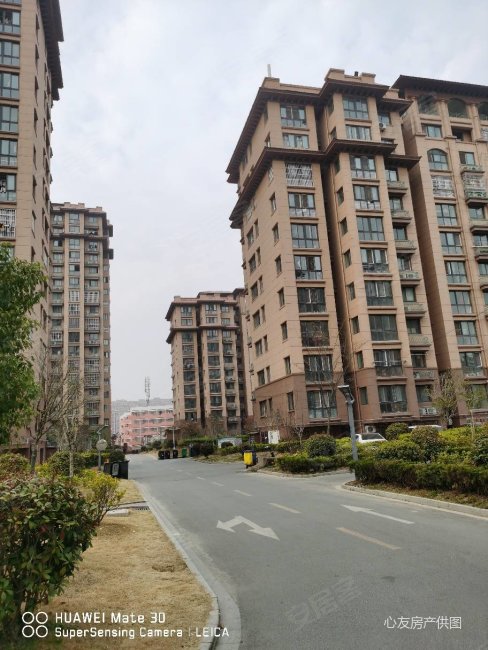 学府名苑电梯房三室110平方精装修68万