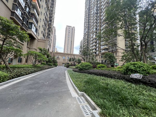 南宁西乡塘北湖鑫邦华府鑫邦华府 3室2厅2卫 配套齐全 105平 全新精装