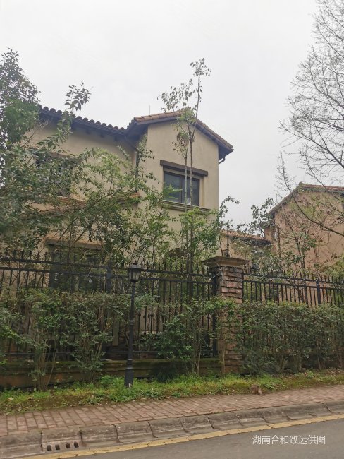 中航城 居家自住别墅 上下4层 带花园加车库