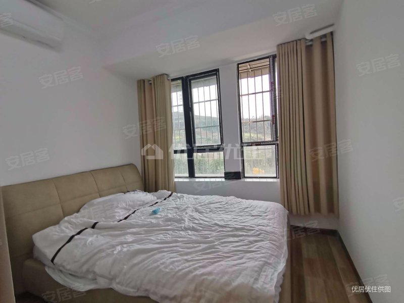 南北通透3室电梯房桥达蓝湾半岛精装看房方便