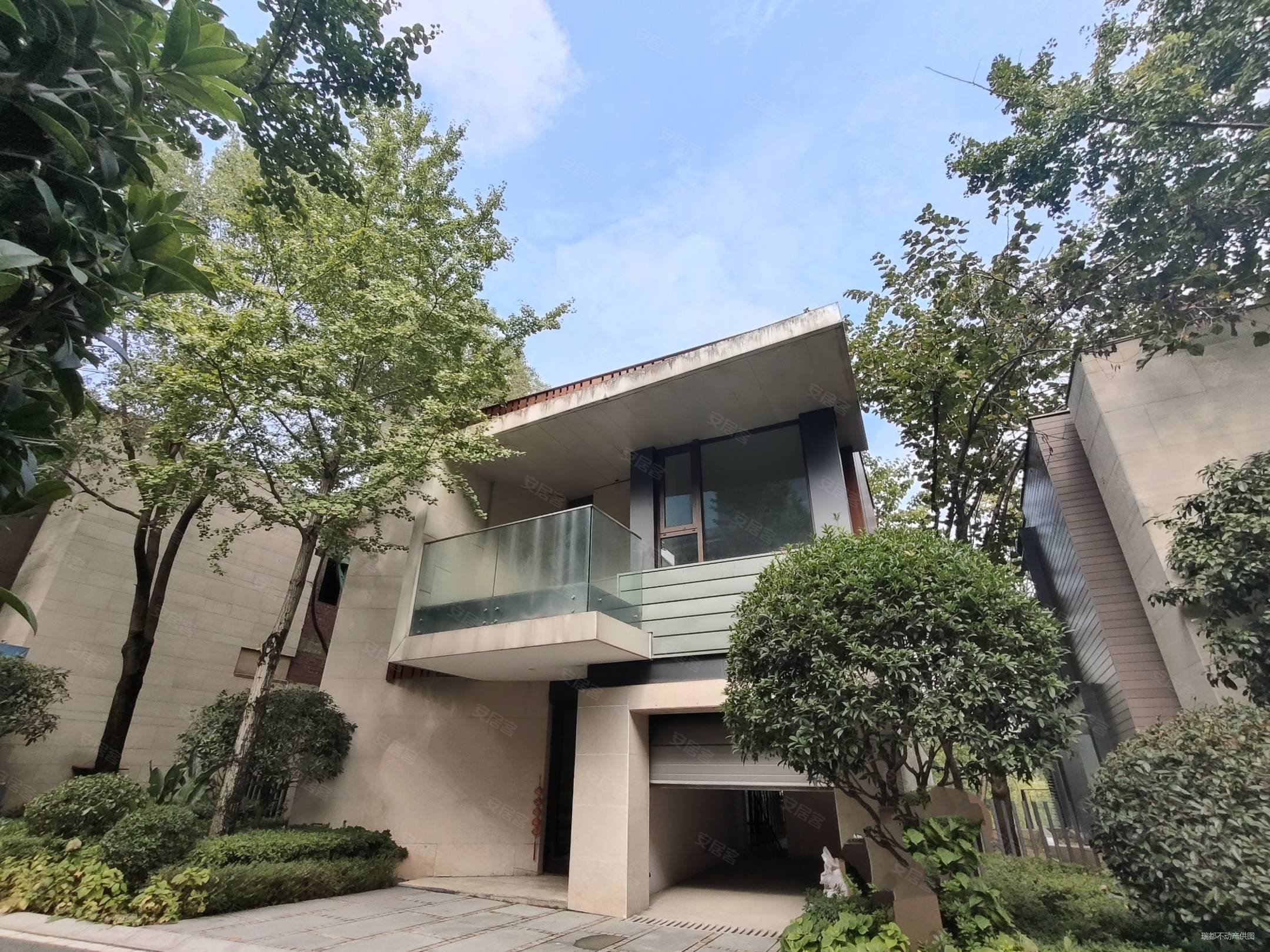 成都房产网>成都二手房>天府新区二手房>麓山二手房>麓湖生态城蓝花屿