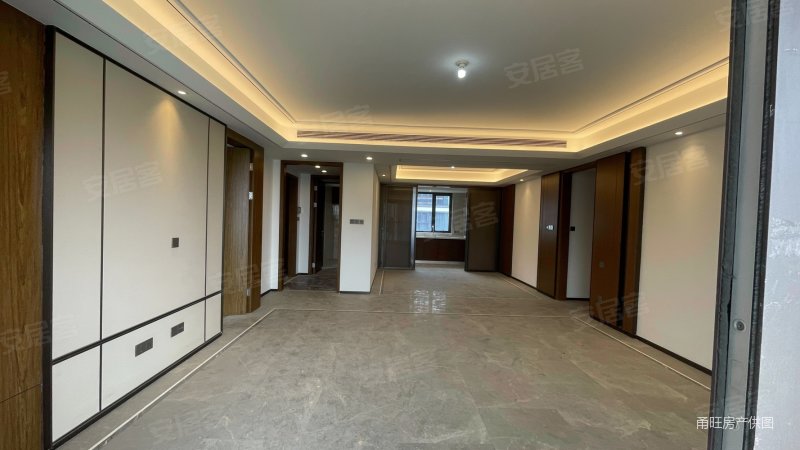 上湖城章(三期)4室2厅3卫172.63㎡南北999万