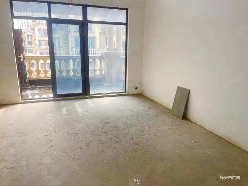 彩虹郡(2期)洋房带大露台 单价低 客厅镂空 双层