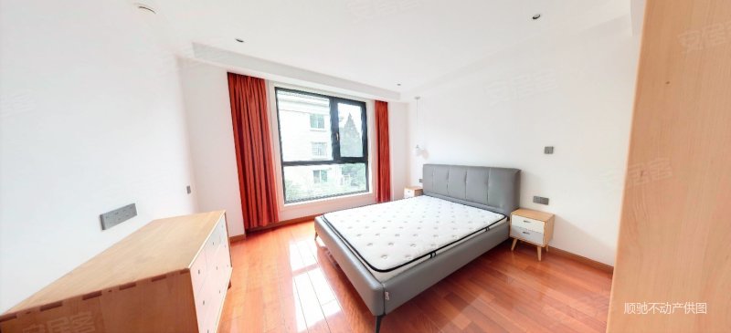 湖景花园精装中层四室 玄武湖畔 近南京站 满五   南北通透