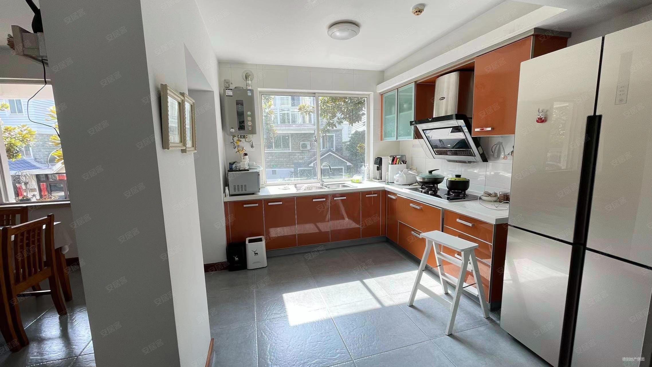 周浦 停车方便 近地铁 商业配套成熟 医疗配套成熟 交通便捷,南郊花园