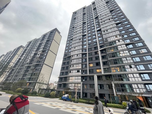 上海嘉定南翔融信海纳印象陈翔路地铁站,印象城对面95平3房出租,第一