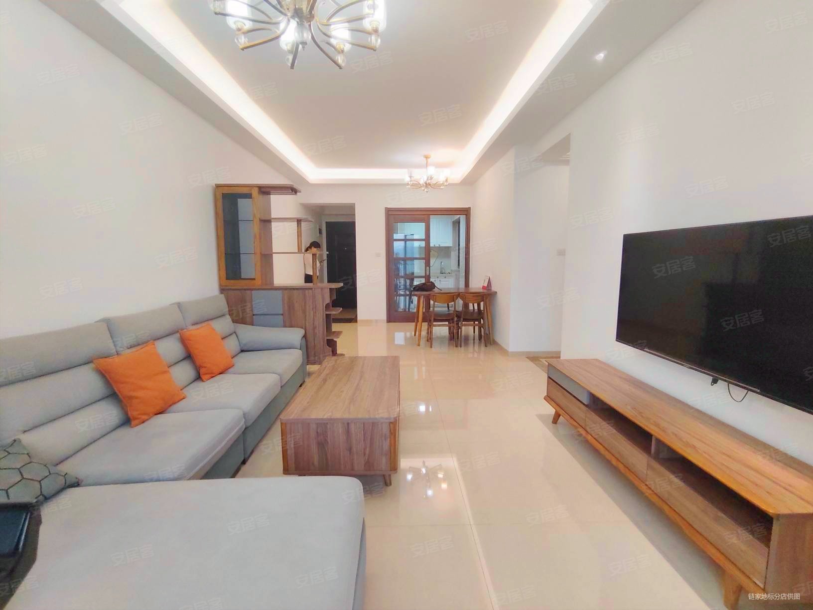 天虹商场旁 君悦花园 三房两厅 中间楼层 全新装修 价格能谈