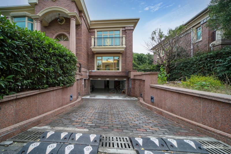 御翠园7室3厅5卫604.83㎡南北11500万