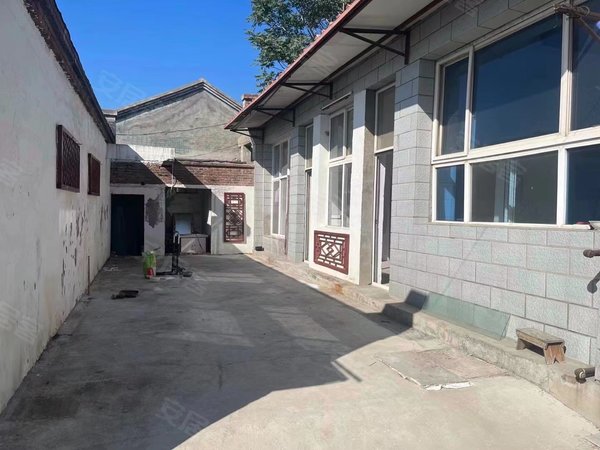 北京昌平南口南口村住房南口兴隆街里边的平房院子出租,四个卧室,装修