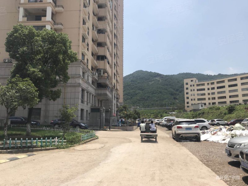 紫荆公寓3室2厅1卫96㎡南北105万