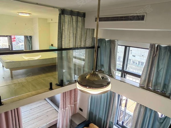 红谷滩怡园路莱蒙都会熙梦里红谷滩万达旁精装复式公寓 双边双卫loft