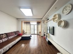 益阳赫山万达广场香槟花苑旁边沿江风光带，团洲市场近，桃小跟龙州房租1400月出租房源真实图片