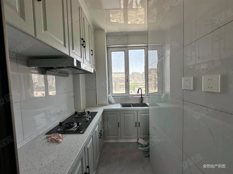 海丽御府电梯好楼层!精装修三室两卫!新小区!