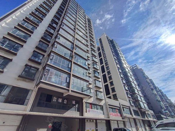 曲靖麒麟万达广场翠湖湾大花桥 外滩旁 翠湖湾 精装2居室 带家具家电