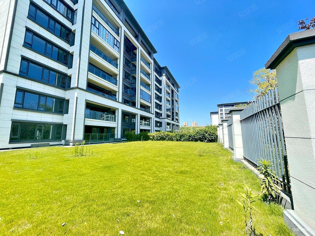 融创溪山春晓(一期)4室2厅2卫126.49㎡南北188万