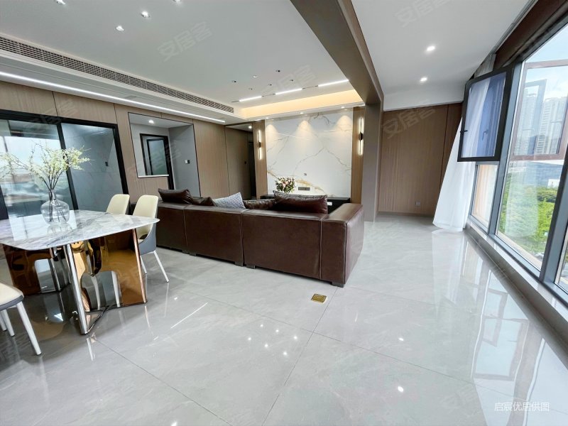 春熙江岸 横厅套三双卫 带产权车位 有证可以按揭 关门卖