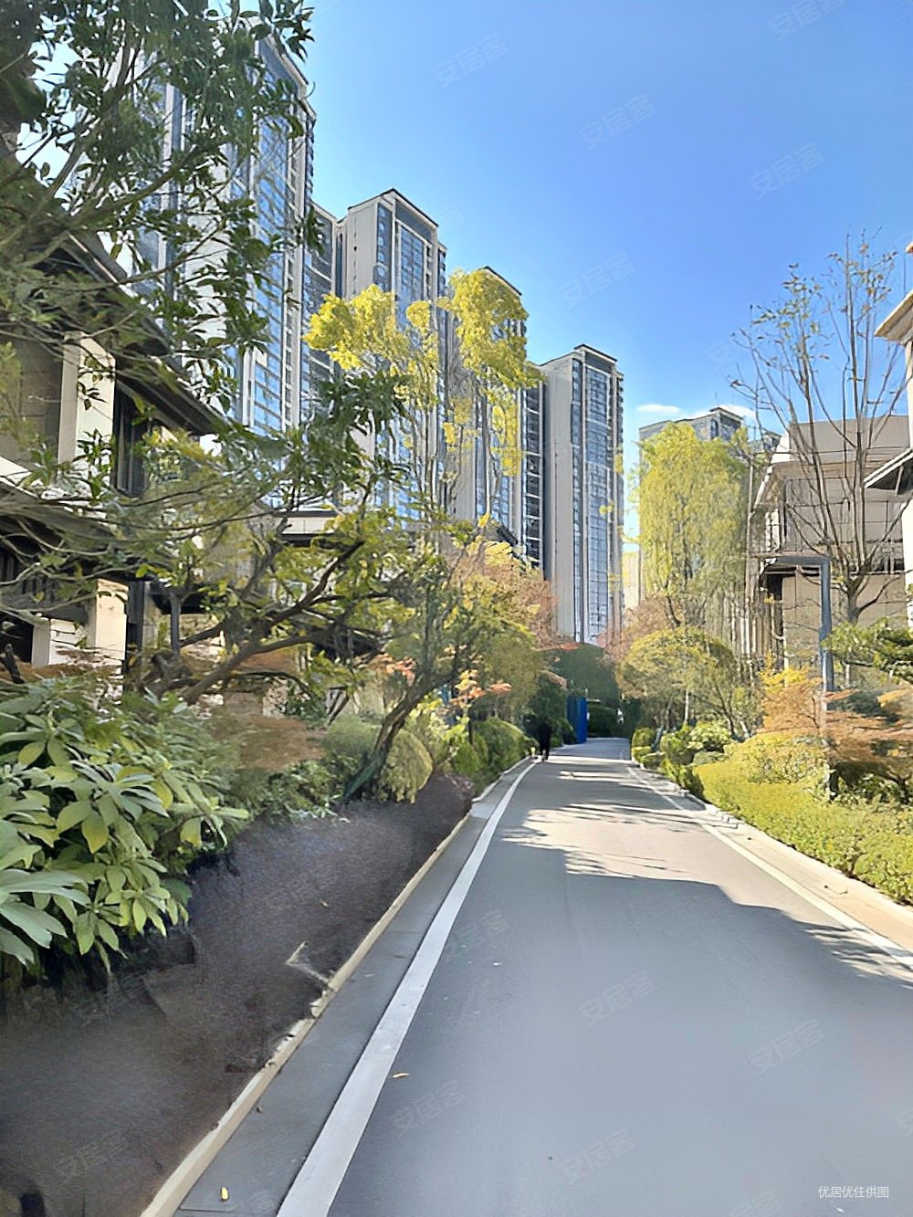 中铁阅山湖d组团(别墅)5室2厅2卫226.15㎡南北800万