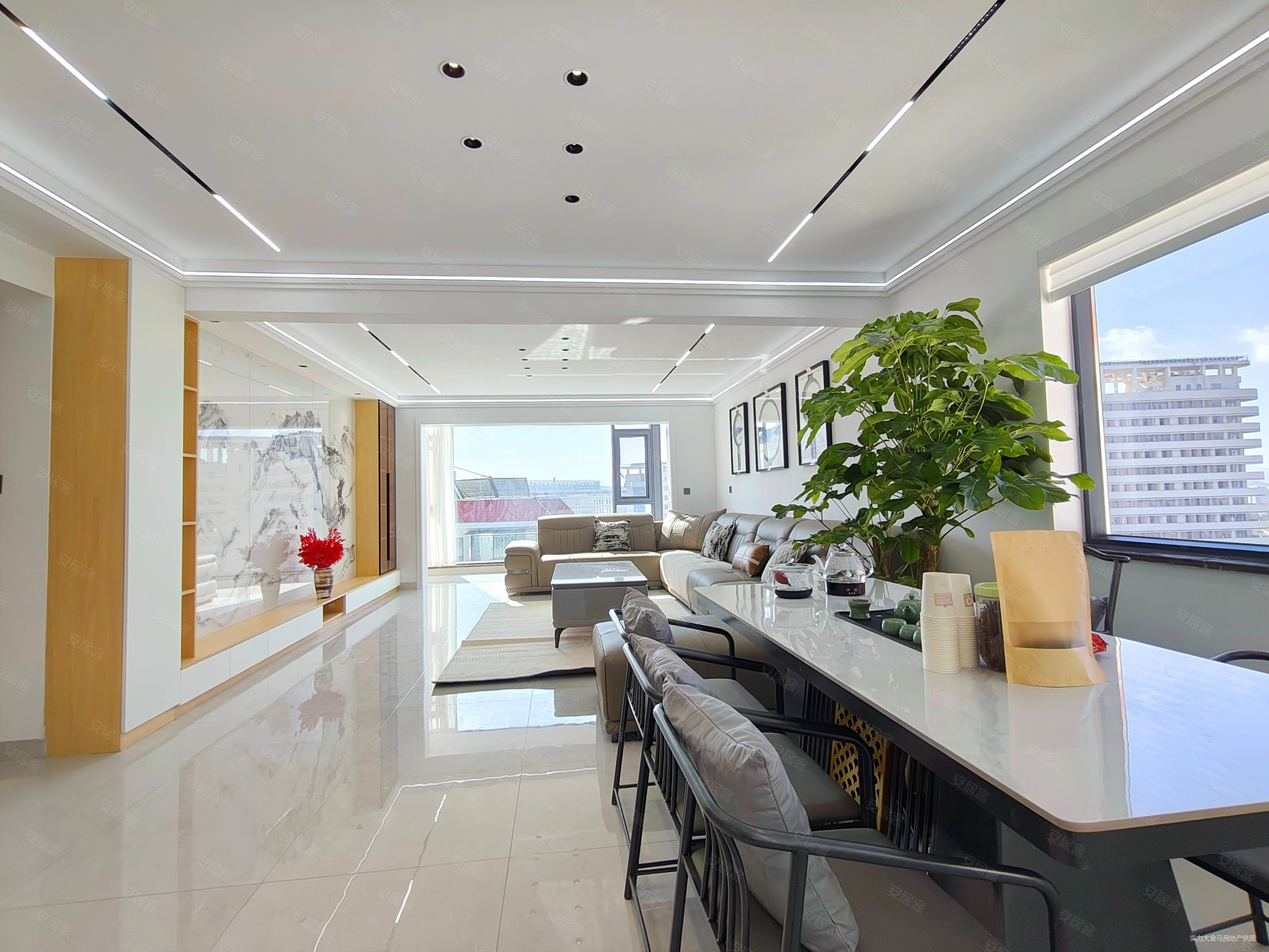 昆华苑浅山逸城6室3厅4卫237㎡南北136万