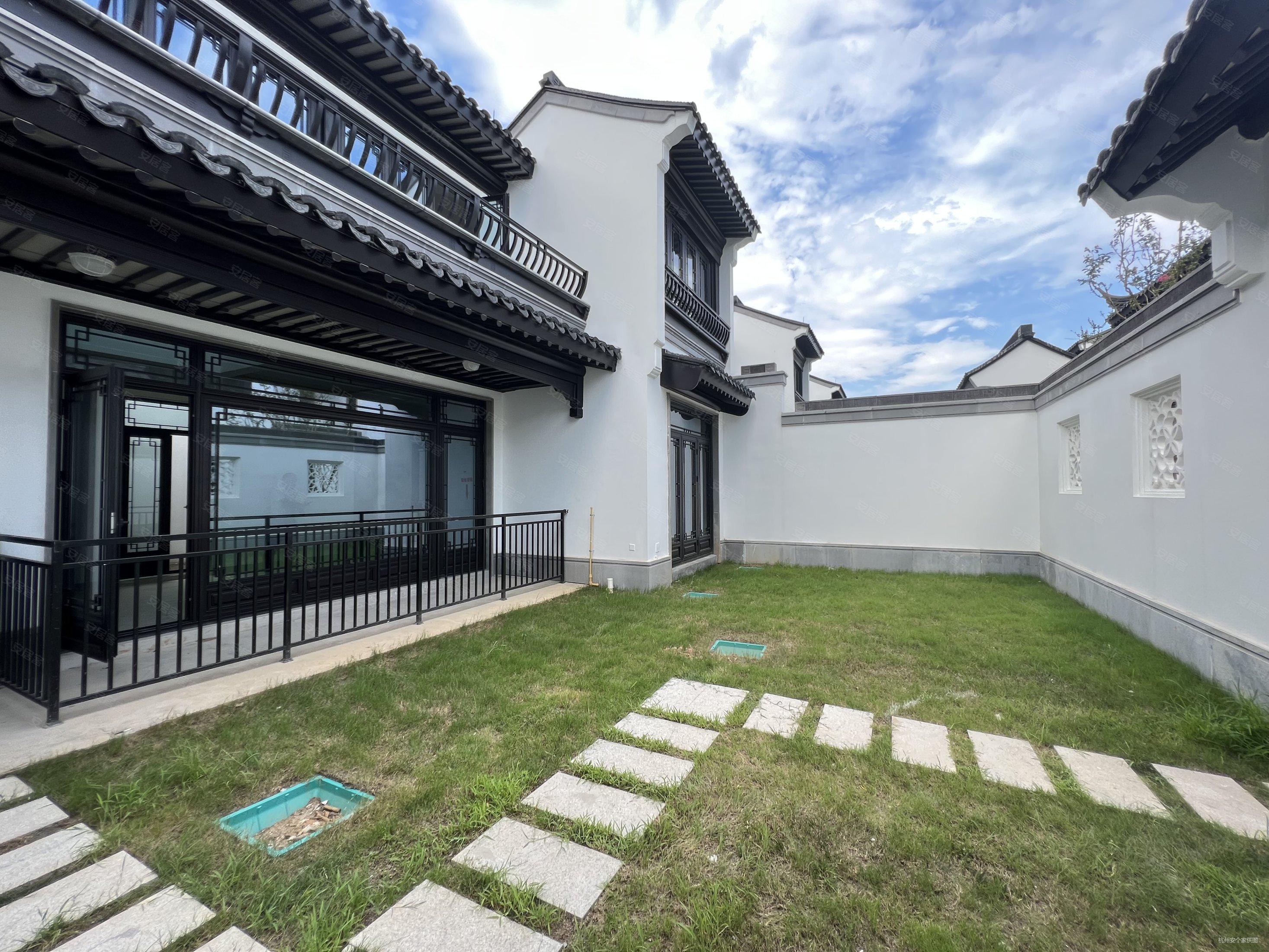 九龙仓雍景山(别墅)4室2厅2卫140.21㎡南600万