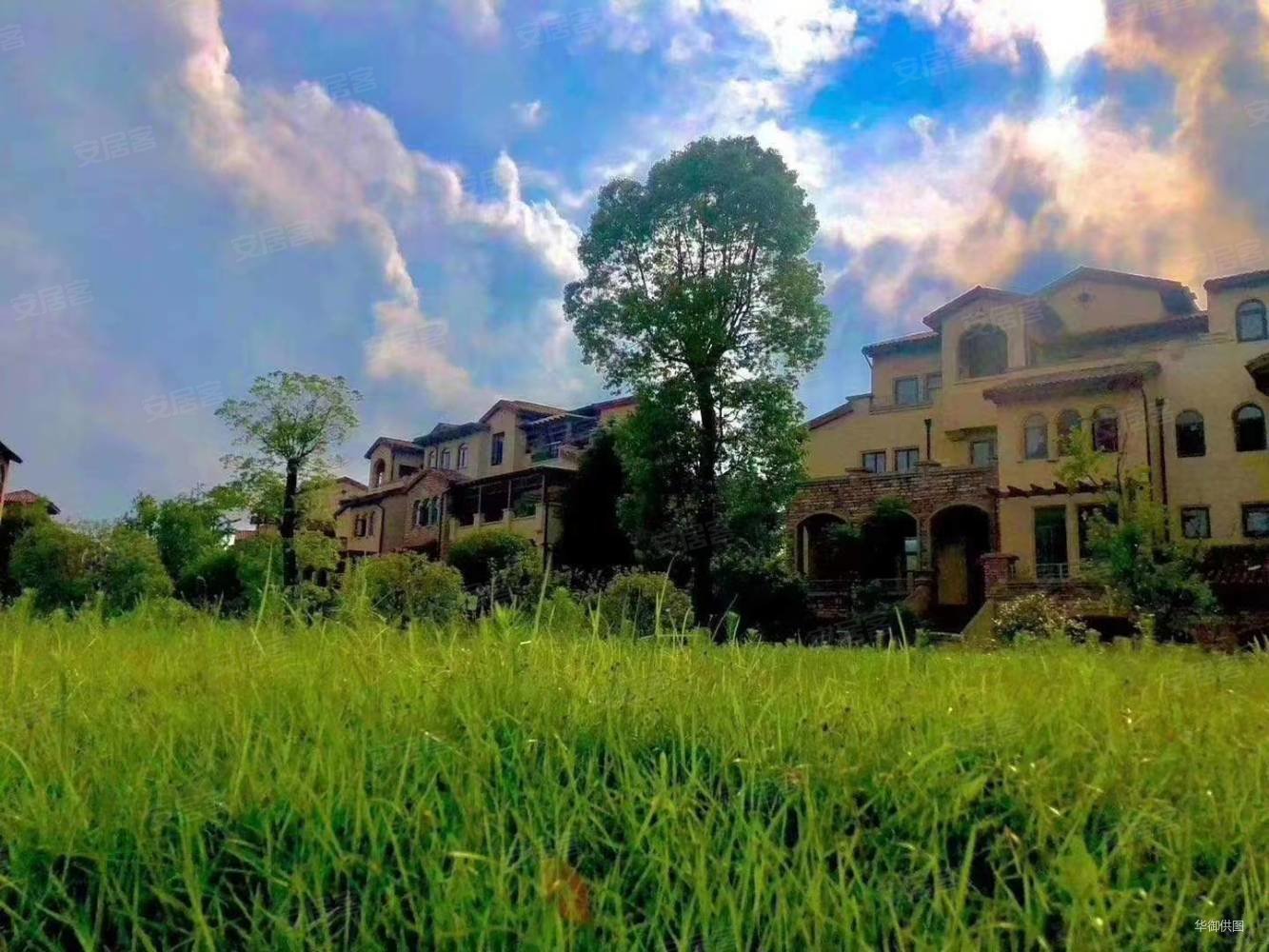 奥克斯缔壹城(别墅)4室2厅3卫156.84㎡南北338.88万