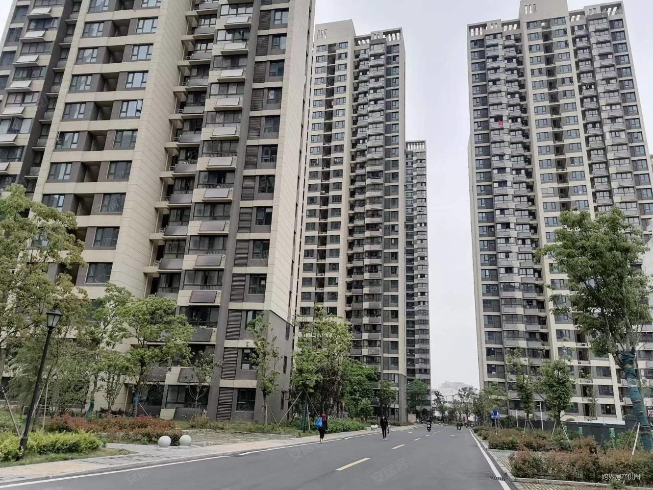 龙岗路裕兴家园小两室精装低价出售