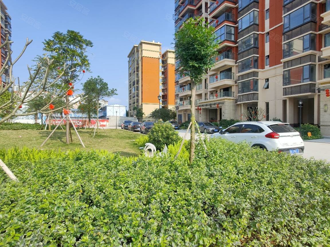 海茵国际花城4室2厅2卫128.98㎡南北80万