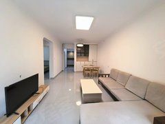 桂林临桂世纪大道山水凤凰城朝南精装3房两台空调， 1250包物业。出租房源真实图片