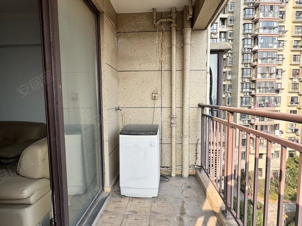 金华婺城婺城新区金御花园万泰广场旁 一室一厅 民用水电 停车方便 拎包入住出租房源真实图片