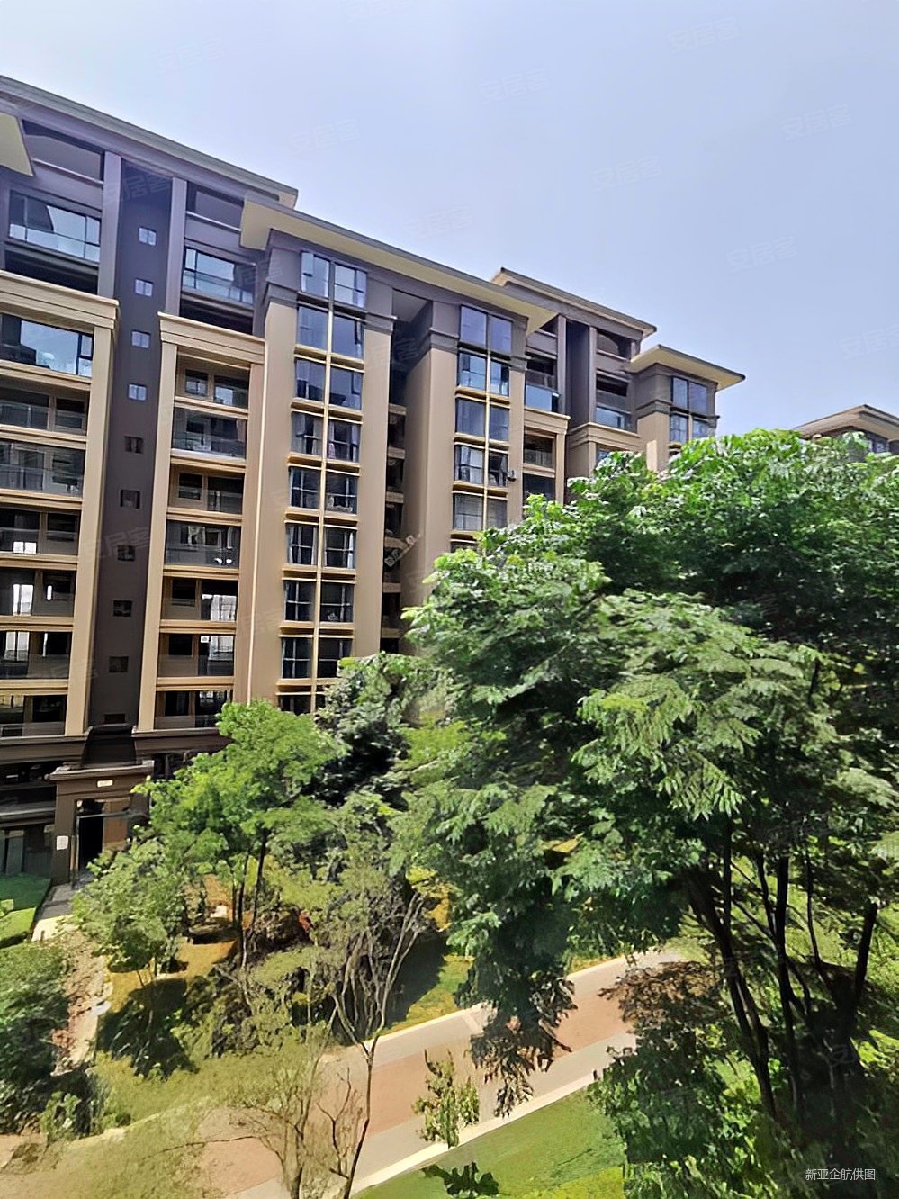 时代俊园逸园5室2厅3卫220.8㎡南北162万