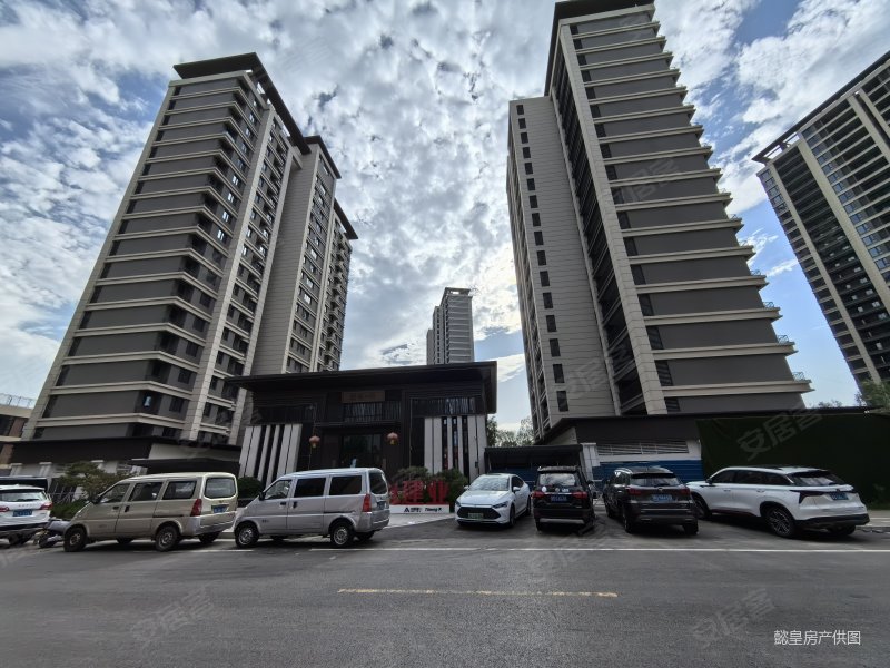 建业天明观山悦3室2厅2卫129㎡南北90.3万