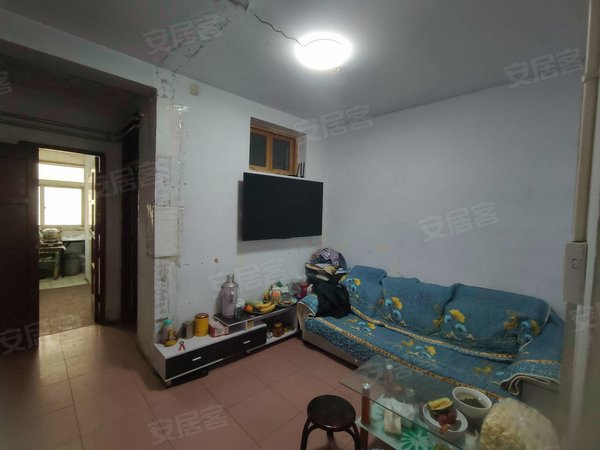 郑州二七华中片冯庄小区冯庄小区 一楼带院 可做仓库,可居住 前后门