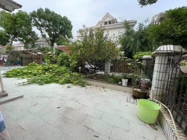 上海松江莘闵百佳花园(急租)浅水湾花园对面,独栋别墅,精装拎包入住