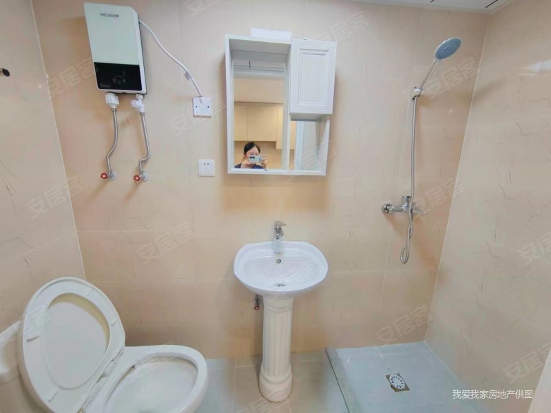 地铁口,星光耀商务中心复式公寓,精装修一室一厅