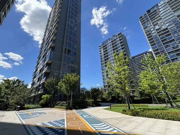 杭州临安临安城区苕溪学府8月拎包入住,保洁已经搞好,电费5毛,楼下