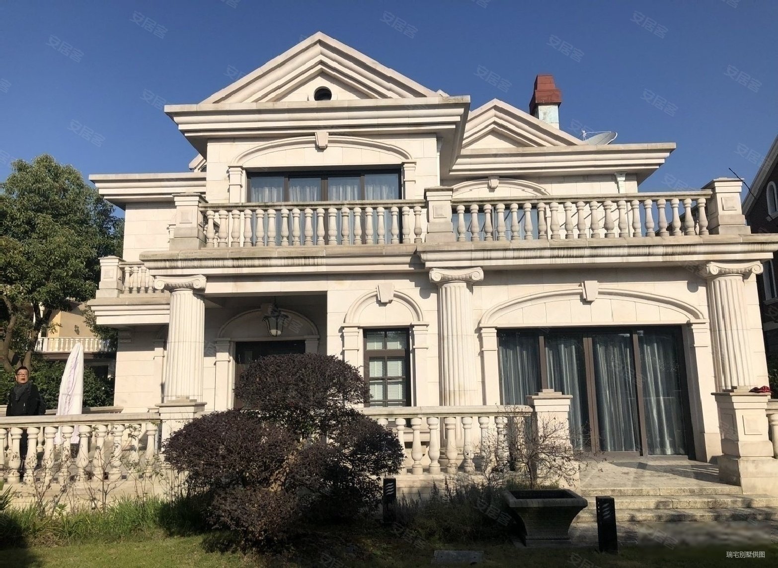 沿海丽水馨庭(别墅)5室3厅4卫253㎡南北1080万